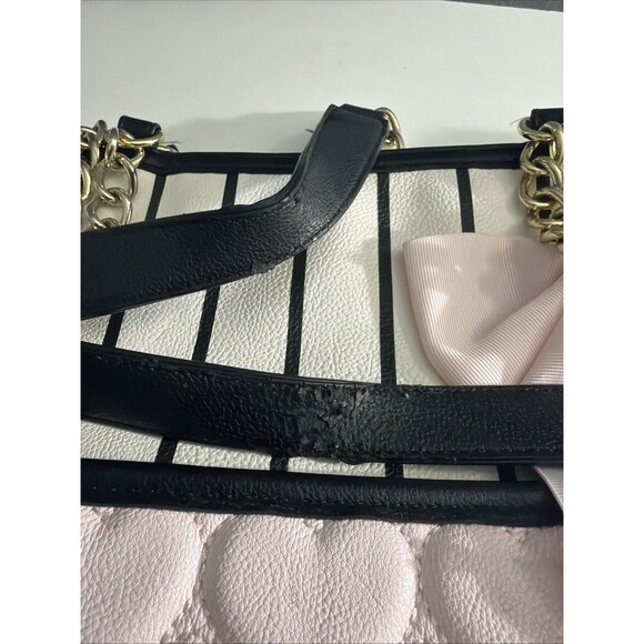Betsey Johnson White/Black Stripe W/ Pink Quilted Hearts/Bow large Tote Bag - Picture 11 of 11